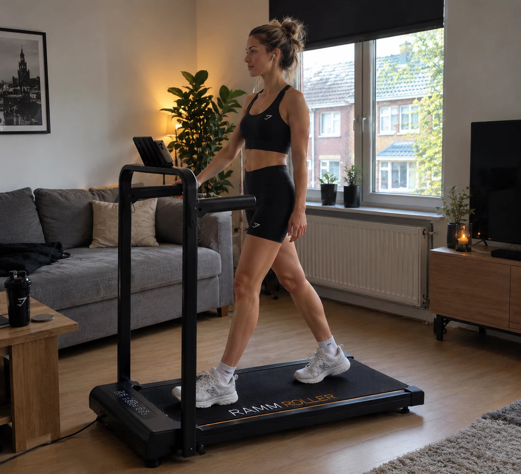 Wandelen op de comparunner Fold in de woonkamer